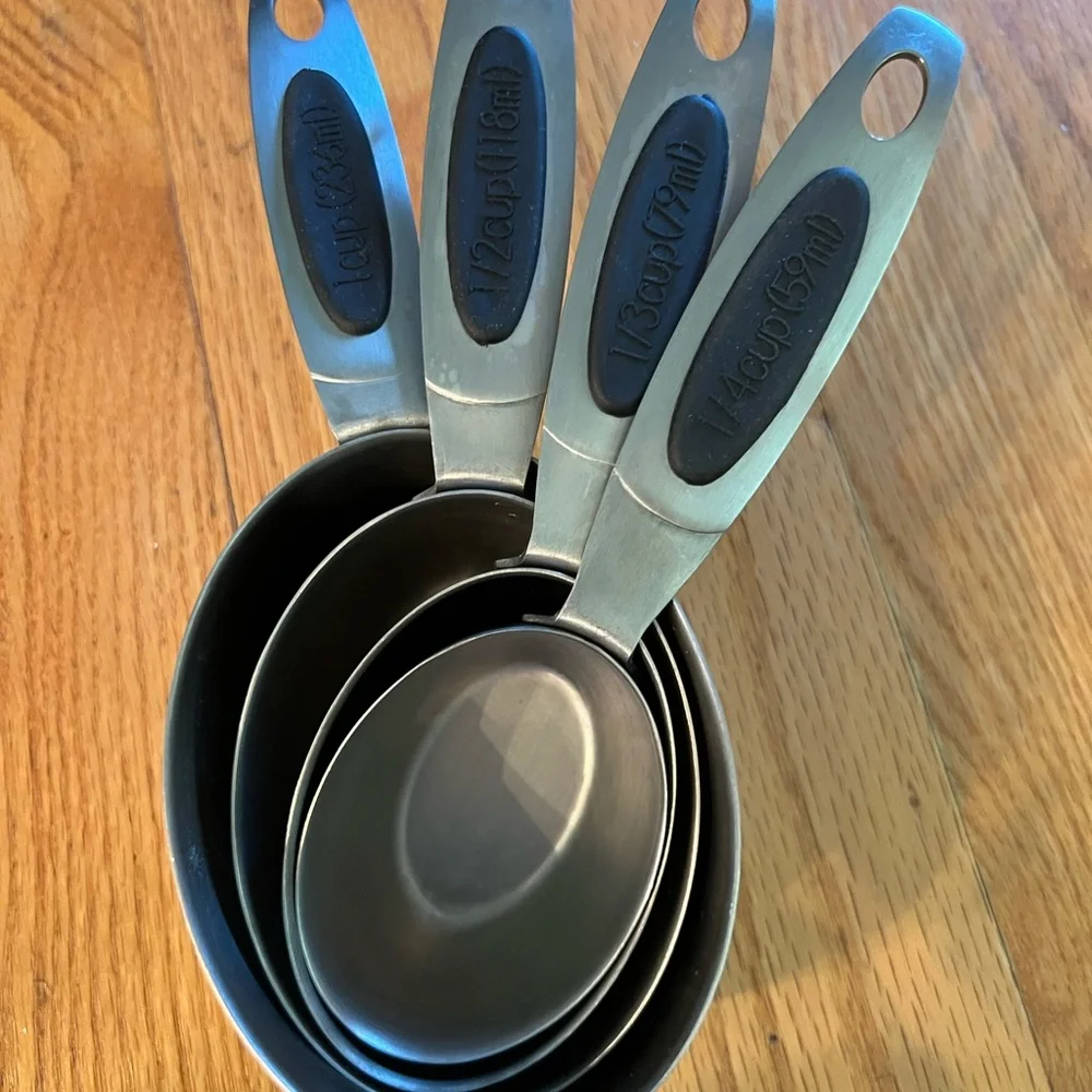 Oggi set of measuring cups & Paris measuring spoons